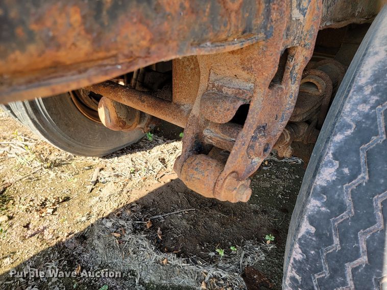 image for item LO9055 1995 Cornhusker 800R  end dump pup trailer