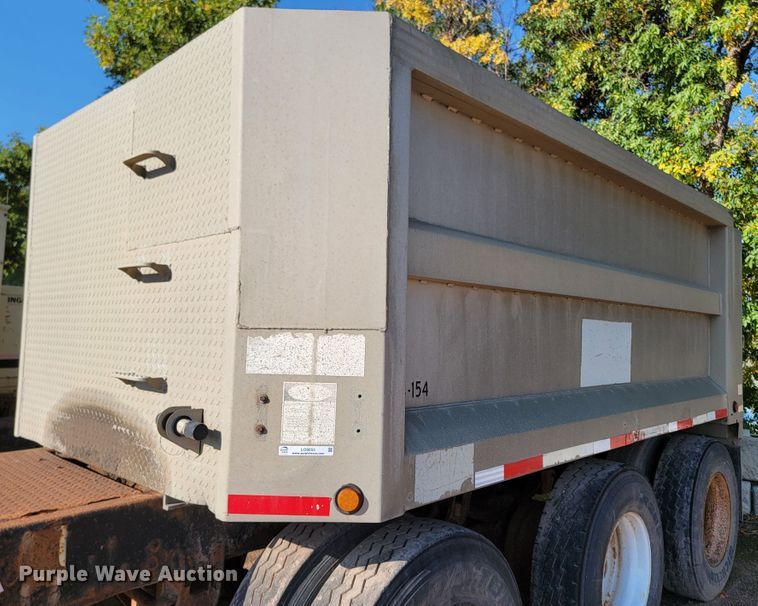 image for item LO9055 1995 Cornhusker 800R  end dump pup trailer