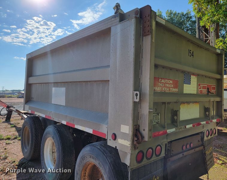 image for item LO9055 1995 Cornhusker 800R  end dump pup trailer