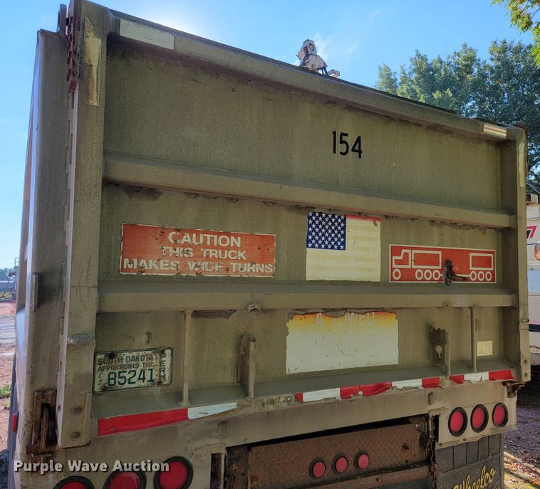 image for item LO9055 1995 Cornhusker 800R  end dump pup trailer