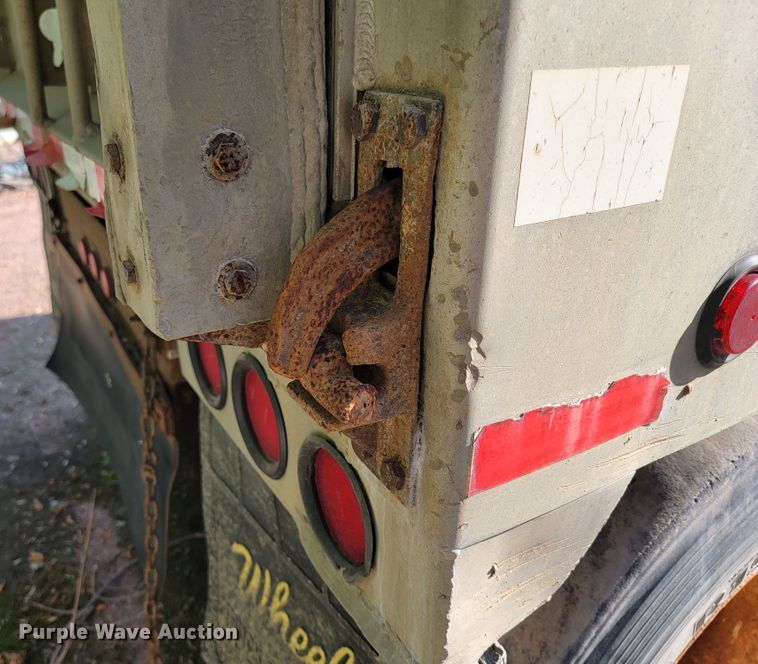 image for item LO9055 1995 Cornhusker 800R  end dump pup trailer