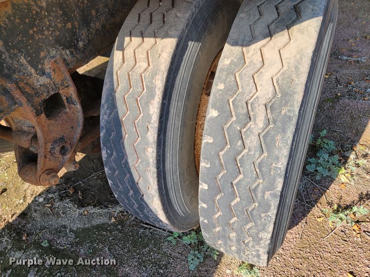 image for item LO9055 1995 Cornhusker 800R  end dump pup trailer