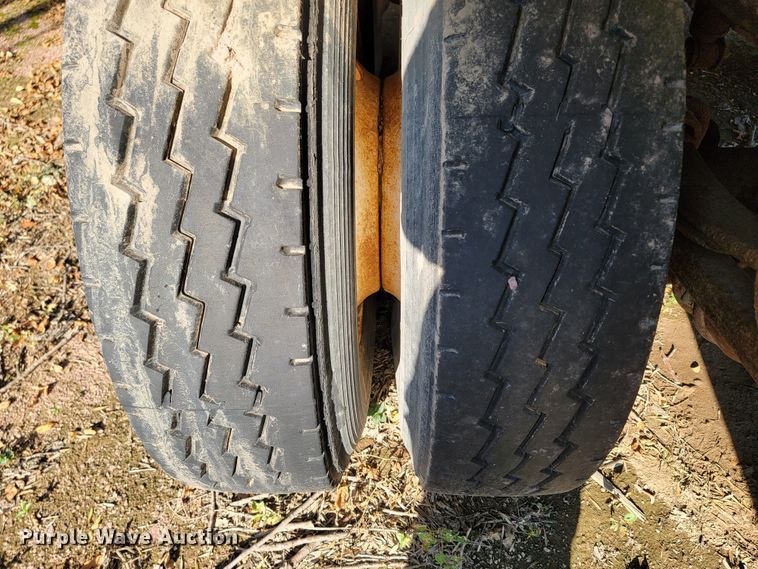 image for item LO9055 1995 Cornhusker 800R  end dump pup trailer