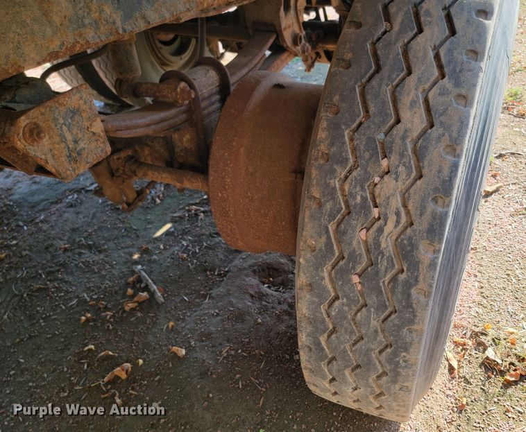 image for item LO9055 1995 Cornhusker 800R  end dump pup trailer