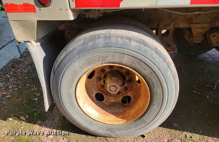 image for item LO9055 1995 Cornhusker 800R  end dump pup trailer