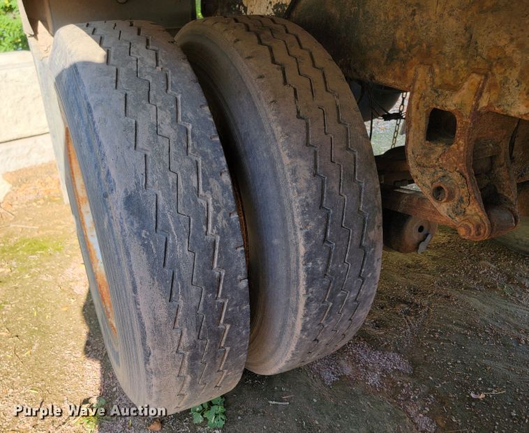 image for item LO9055 1995 Cornhusker 800R  end dump pup trailer