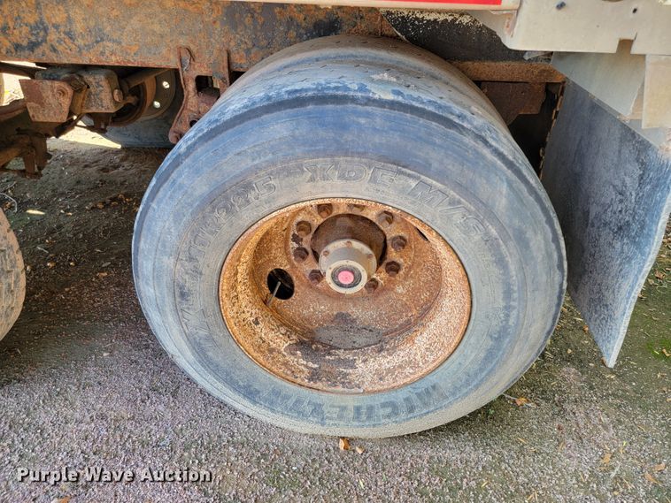 image for item LO9055 1995 Cornhusker 800R  end dump pup trailer