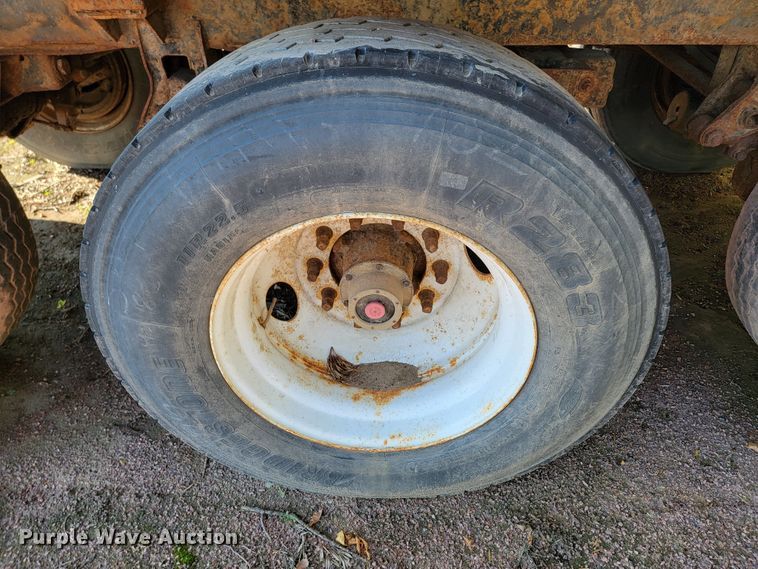 image for item LO9055 1995 Cornhusker 800R  end dump pup trailer