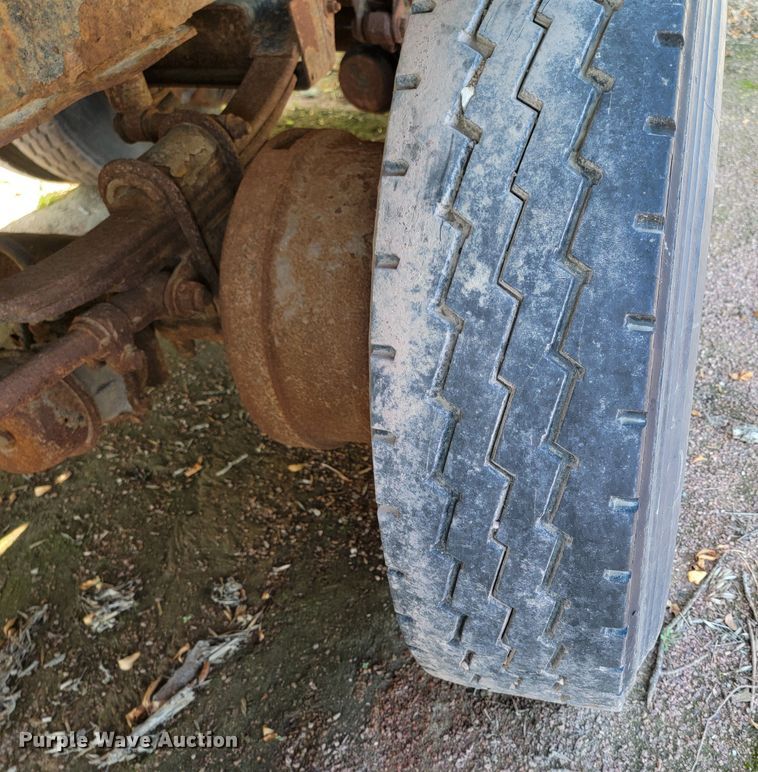 image for item LO9055 1995 Cornhusker 800R  end dump pup trailer