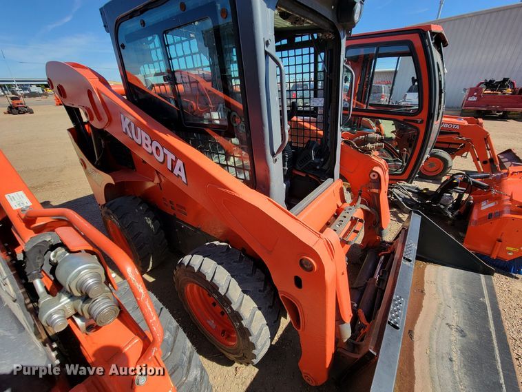 image for item LO9108 Kubota SSV75  skid steer loader