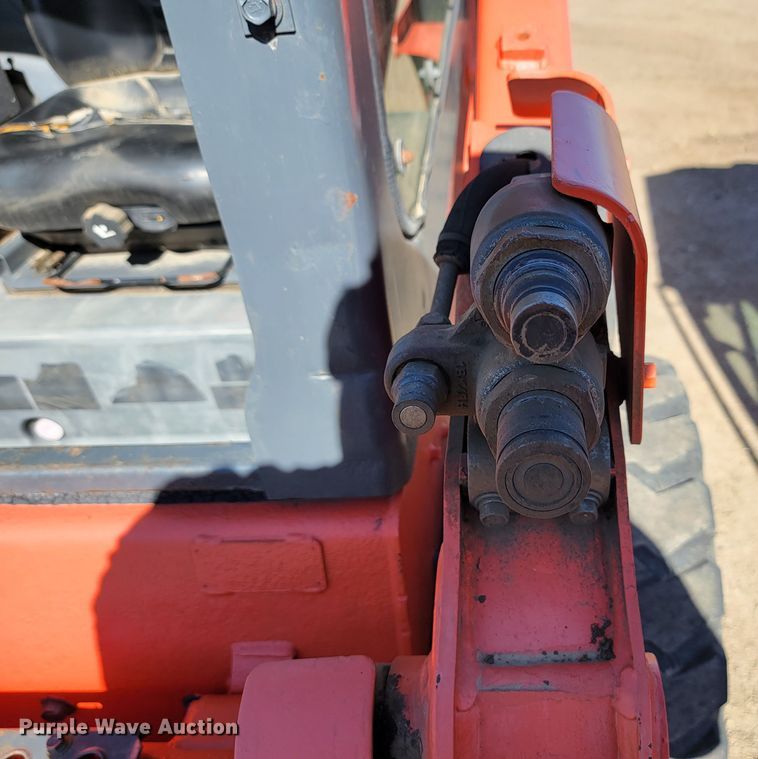 image for item LO9108 Kubota SSV75  skid steer loader