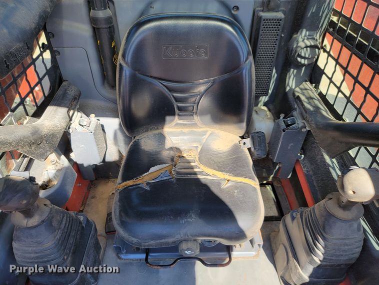 image for item LO9108 Kubota SSV75  skid steer loader