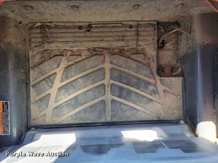 image for item LO9108 Kubota SSV75  skid steer loader