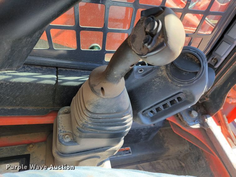 image for item LO9108 Kubota SSV75  skid steer loader