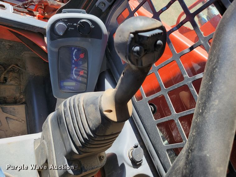 image for item LO9108 Kubota SSV75  skid steer loader