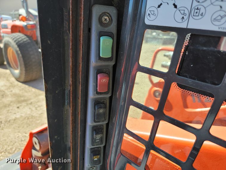 image for item LO9108 Kubota SSV75  skid steer loader