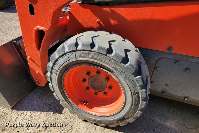 image for item LO9108 Kubota SSV75  skid steer loader