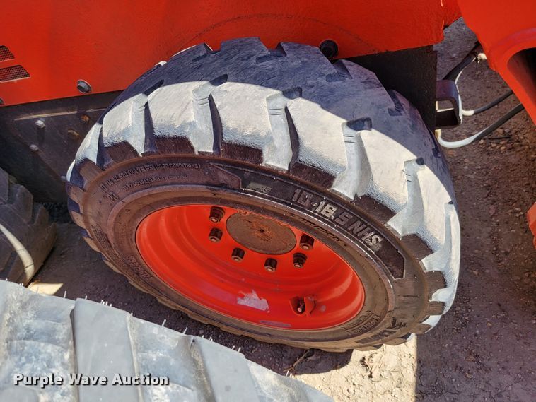 image for item LO9108 Kubota SSV75  skid steer loader