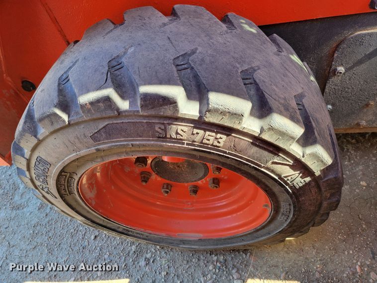 image for item LO9108 Kubota SSV75  skid steer loader