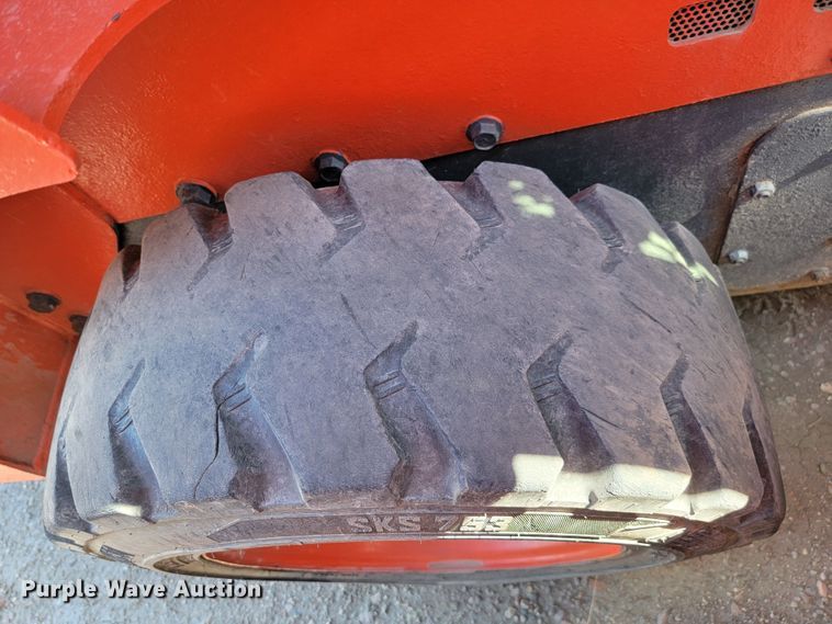 image for item LO9108 Kubota SSV75  skid steer loader