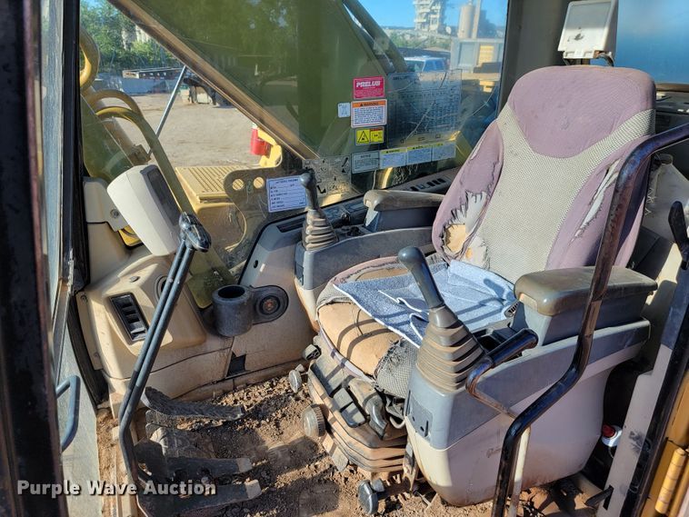 image for item LO9111 2002 Caterpillar 330CL  excavator