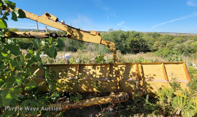 image for item LO9117 Caterpillar  14' L snow wing plow