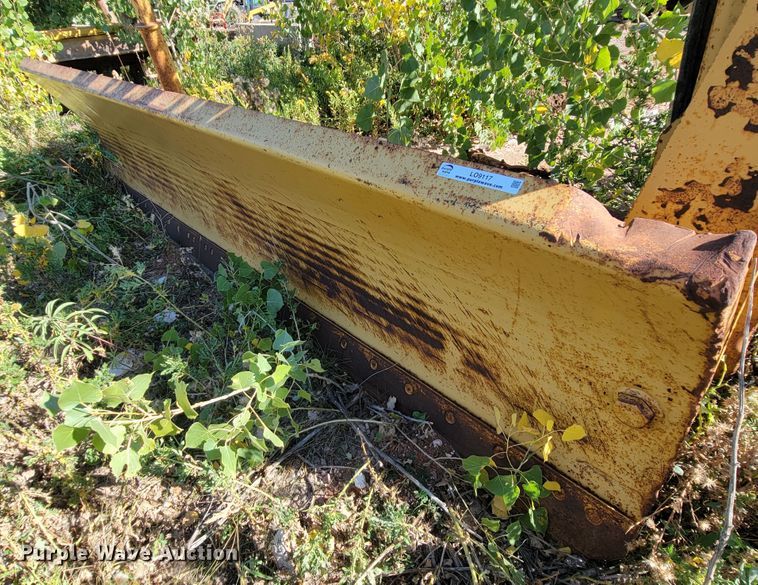 image for item LO9117 Caterpillar  14' L snow wing plow