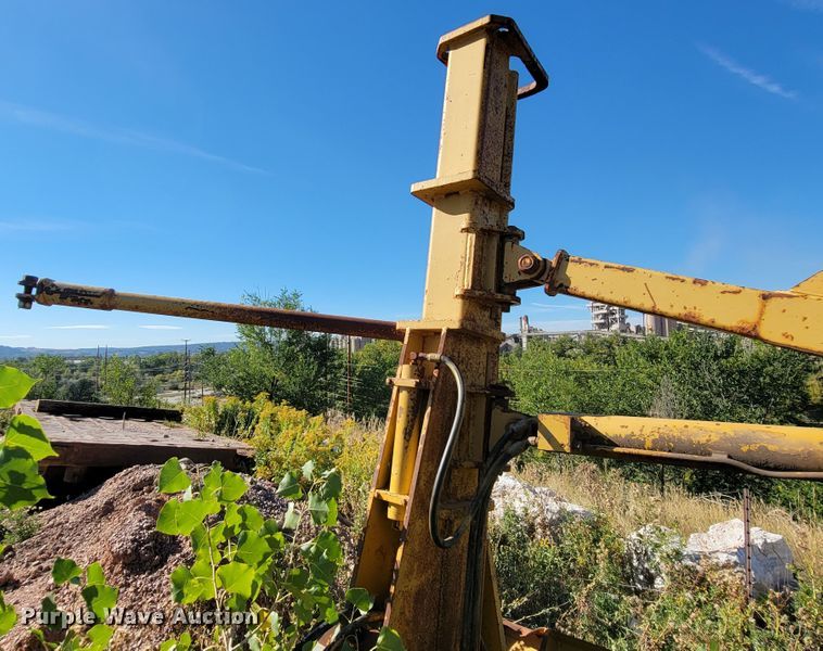 image for item LO9117 Caterpillar  14' L snow wing plow