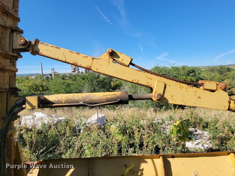 image for item LO9117 Caterpillar  14' L snow wing plow