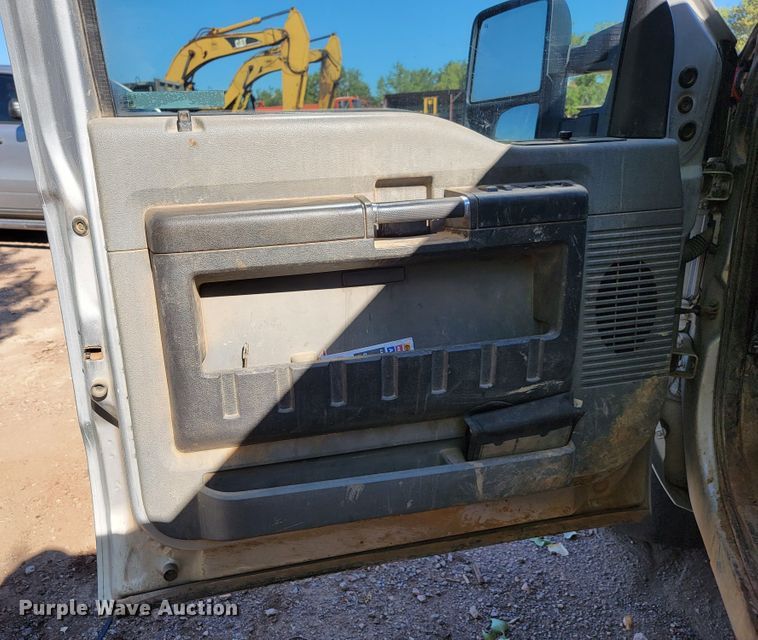 image for item LO9118 2013 Ford F350 Super Duty  Crew Cab pickup truck