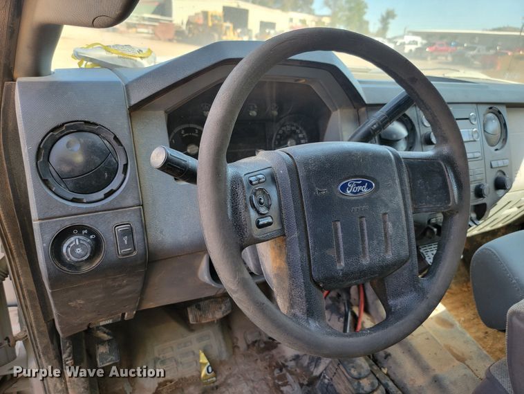 image for item LO9118 2013 Ford F350 Super Duty  Crew Cab pickup truck