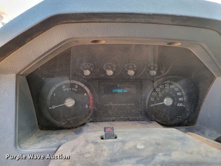 image for item LO9118 2013 Ford F350 Super Duty  Crew Cab pickup truck