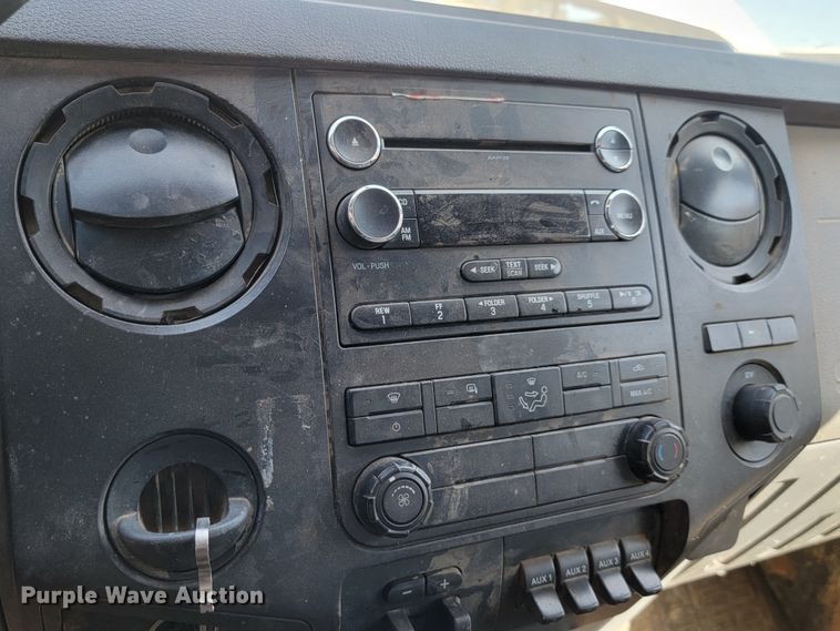 image for item LO9118 2013 Ford F350 Super Duty  Crew Cab pickup truck