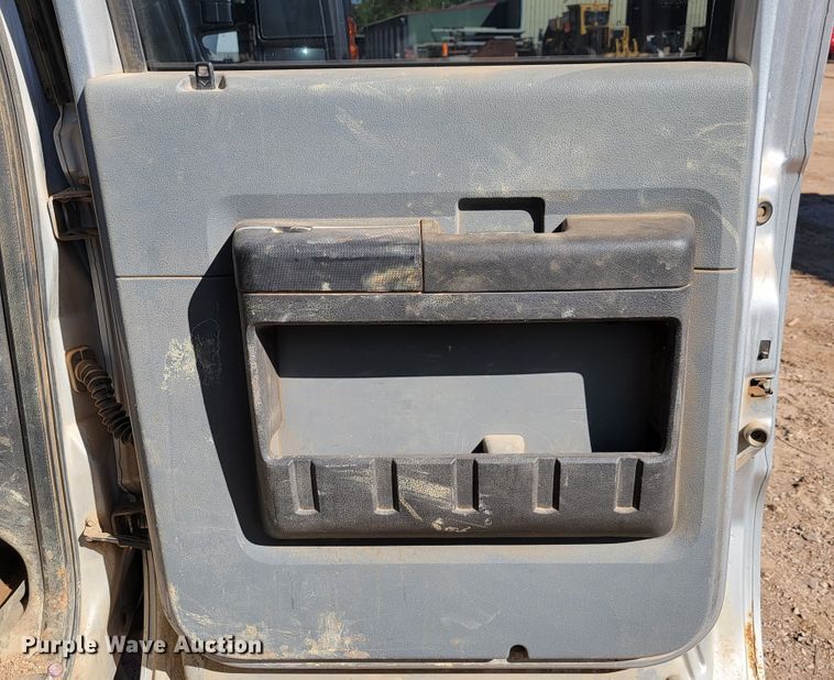 image for item LO9118 2013 Ford F350 Super Duty  Crew Cab pickup truck