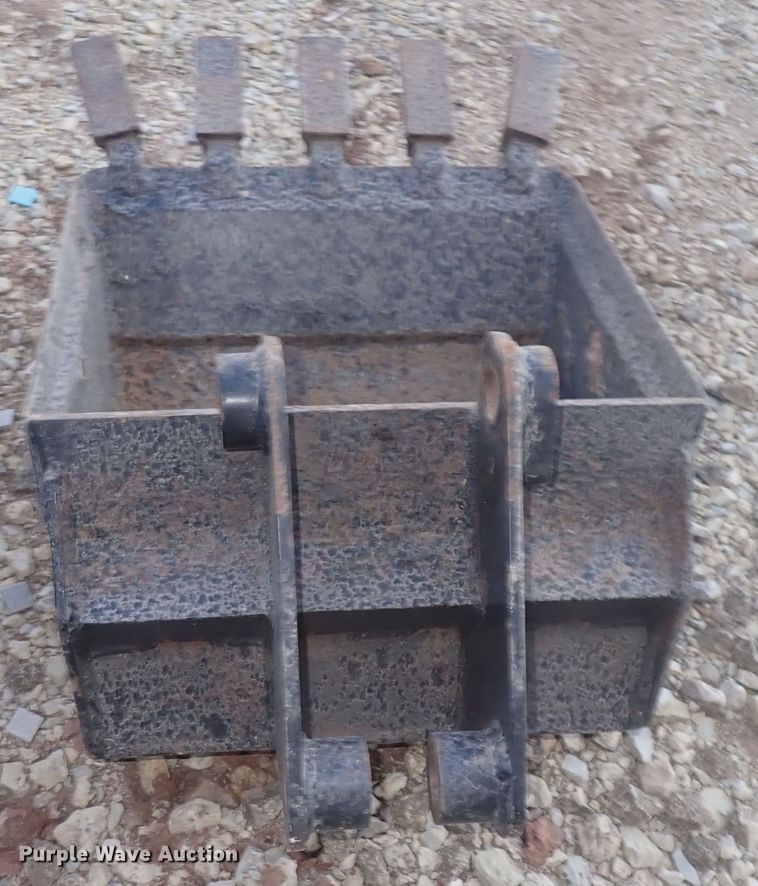 image for item MA9682 (2) mini excavator buckets
