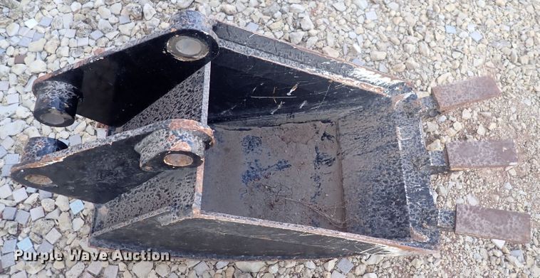 image for item MA9682 (2) mini excavator buckets