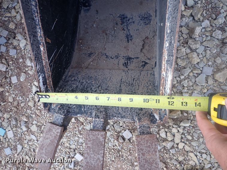 image for item MA9682 (2) mini excavator buckets