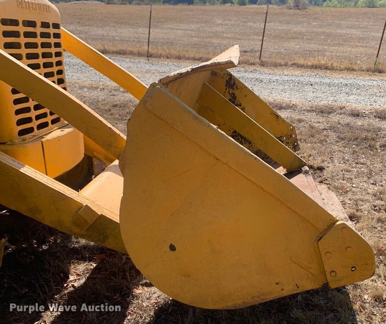 image for item MH9815 Caterpillar  track loader