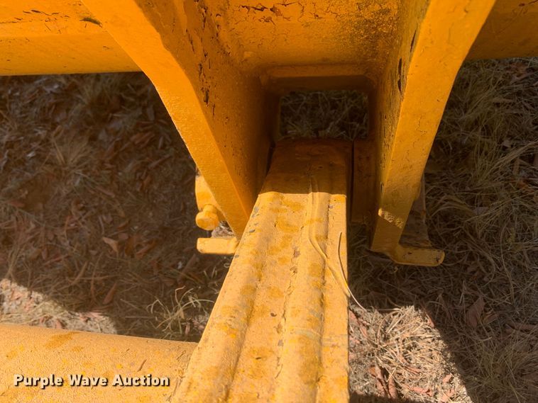 image for item MH9815 Caterpillar  track loader