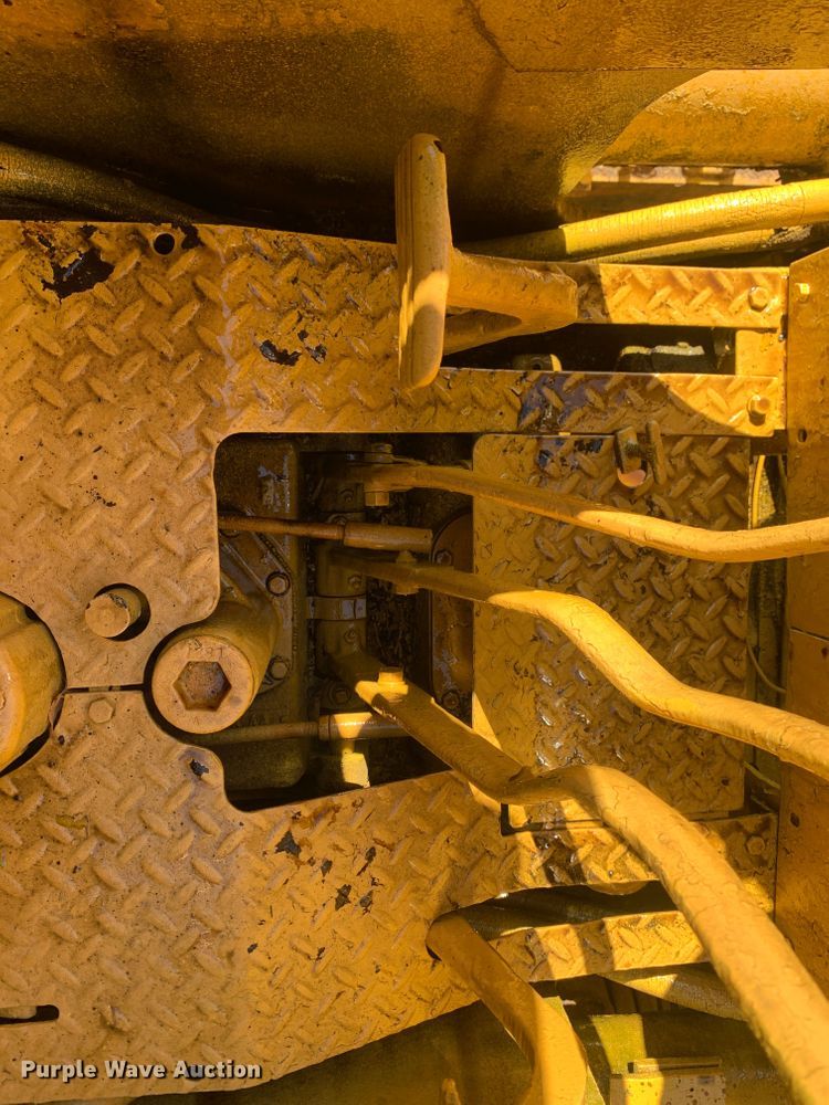 image for item MH9815 Caterpillar  track loader