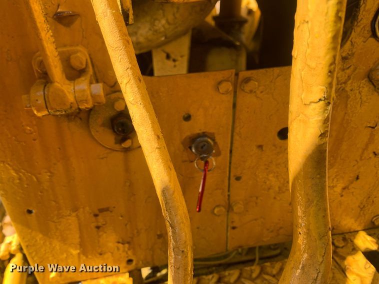 image for item MH9815 Caterpillar  track loader