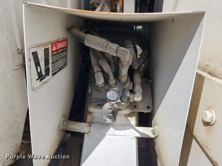 image for item MK9349 2006 GMC C7500  forestry bucket truck