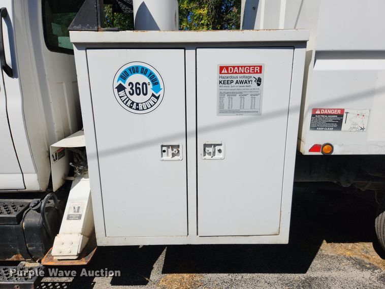 image for item MK9349 2006 GMC C7500  forestry bucket truck