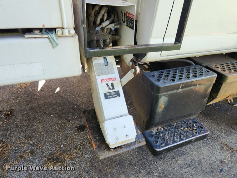 image for item MK9349 2006 GMC C7500  forestry bucket truck