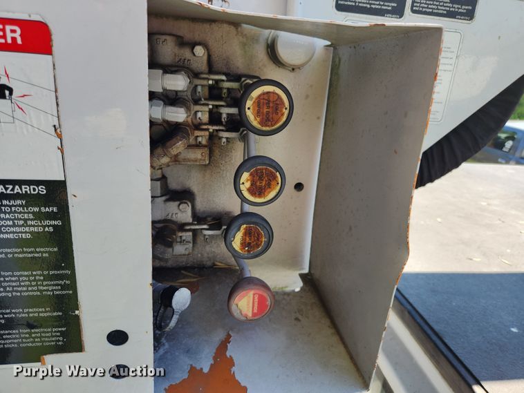 image for item MK9349 2006 GMC C7500  forestry bucket truck