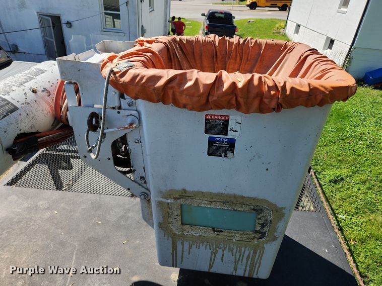 image for item MK9349 2006 GMC C7500  forestry bucket truck