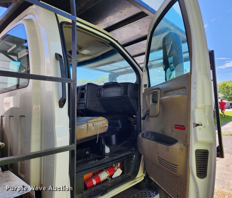 image for item MK9349 2006 GMC C7500  forestry bucket truck