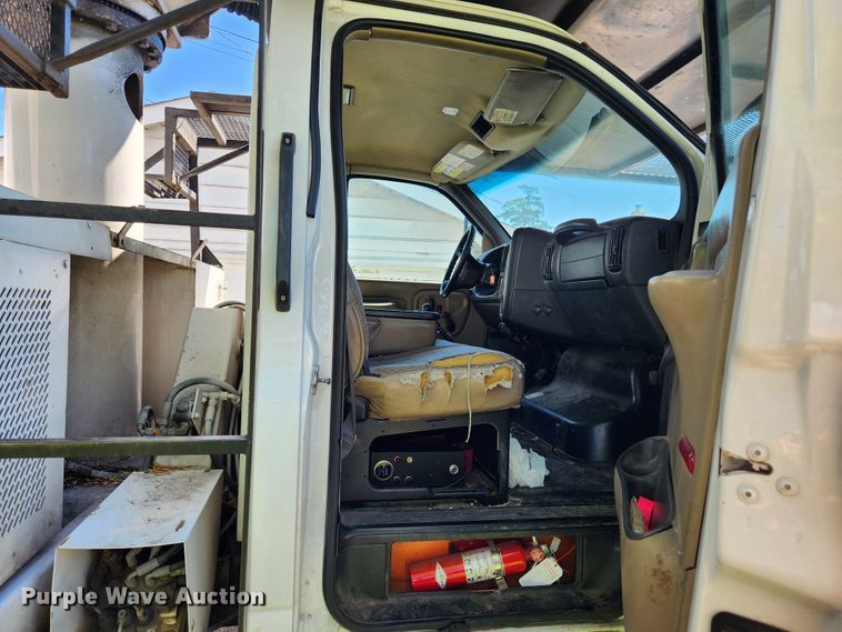 image for item MK9349 2006 GMC C7500  forestry bucket truck