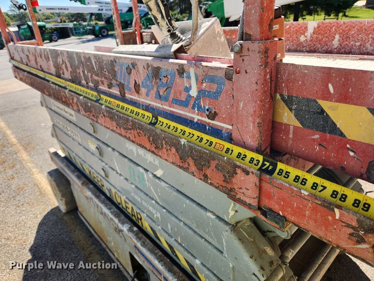 image for item MK9387 2000 Skyjack 4832  scissor lift