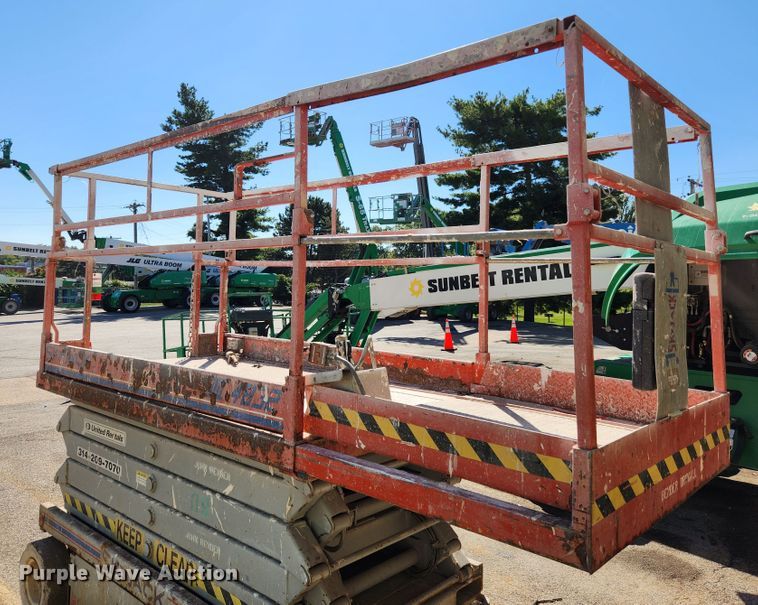 image for item MK9387 2000 Skyjack 4832  scissor lift